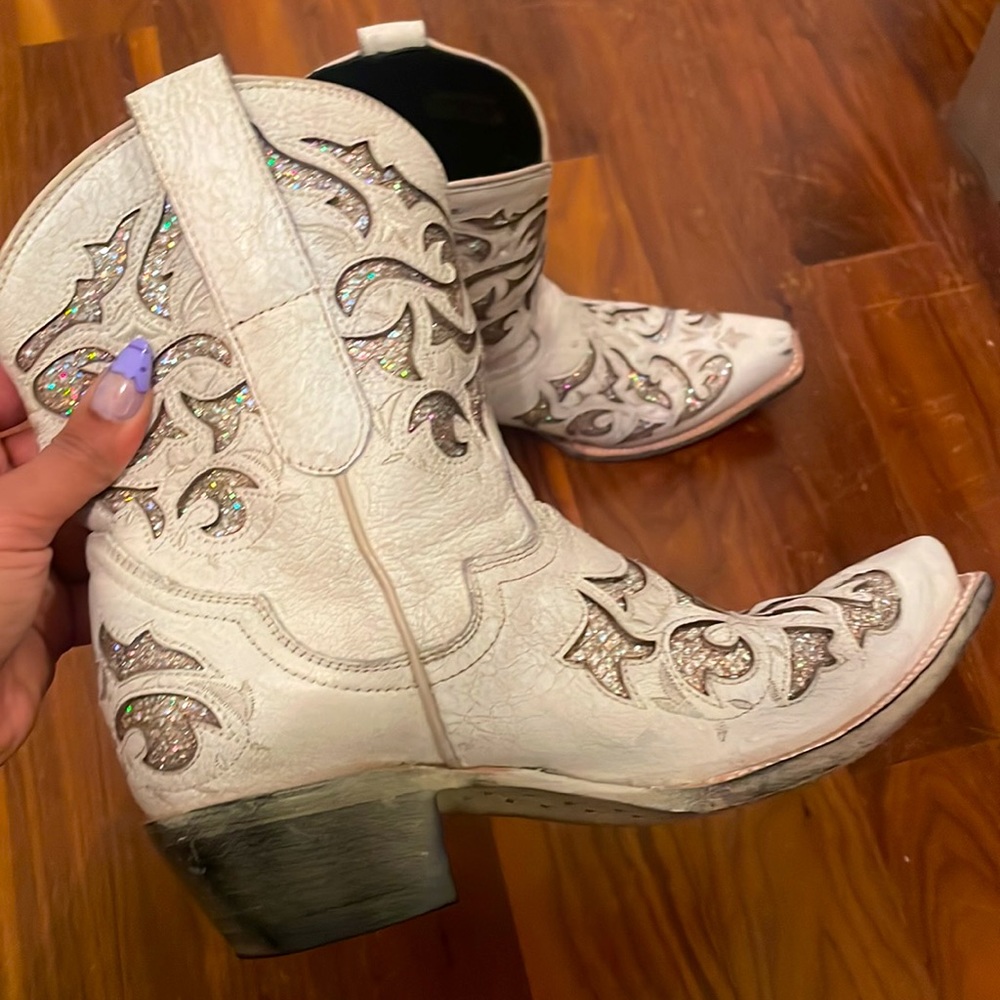 Women’s country boots! Worn once with my Halloween custom. In great condition.